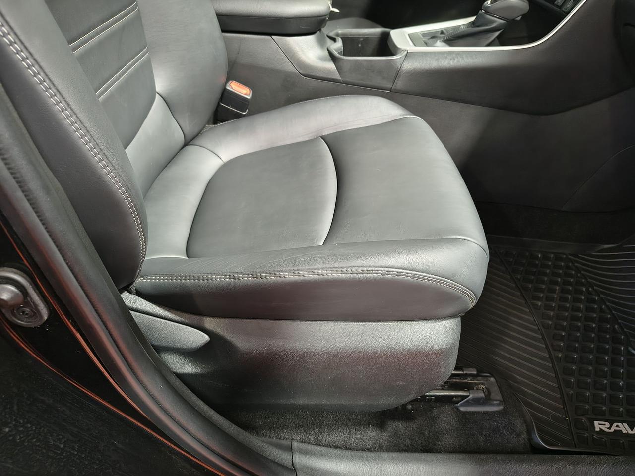 2023 Toyota RAV4 XLE Photo0
