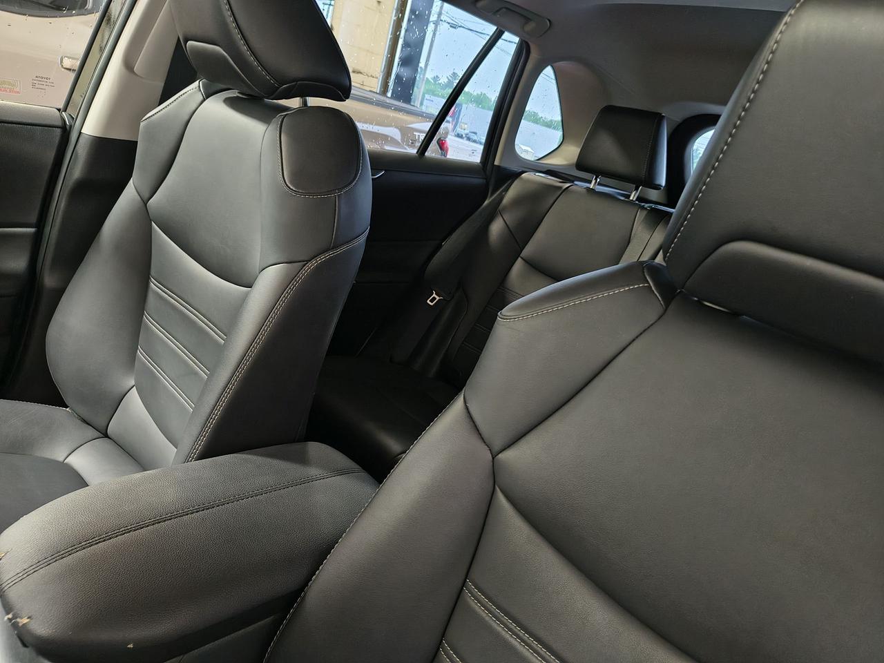 2023 Toyota RAV4 XLE Photo0