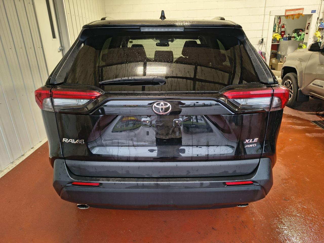 2023 Toyota RAV4 XLE Photo0