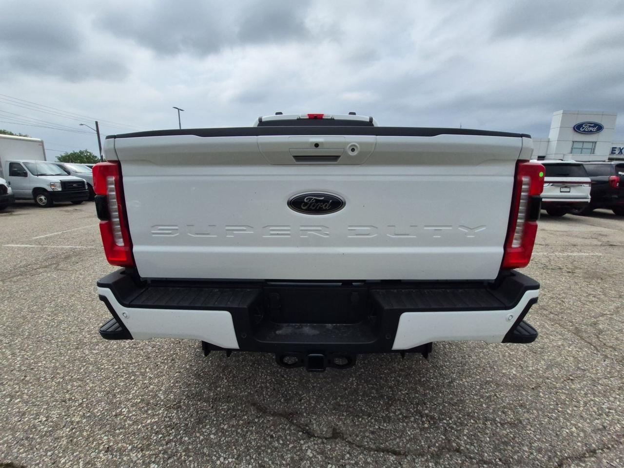 2026 Ford F-350 LARIAT 4WD, LOADED!! PREMIUM PKG, MOONROOF Photo4