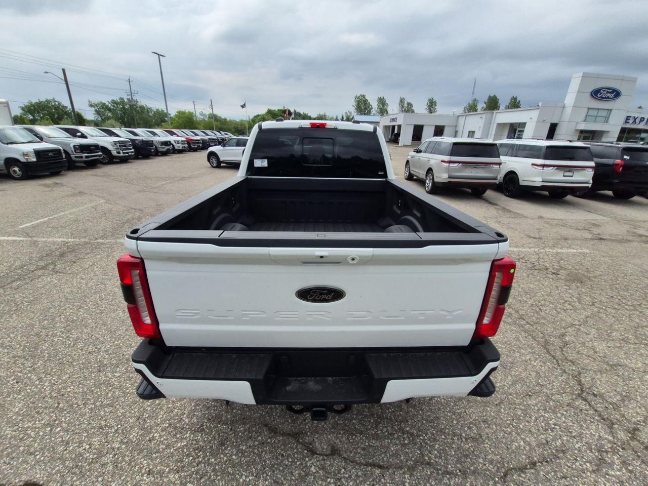 2026 Ford F-350 LARIAT 4WD, LOADED!! PREMIUM PKG, MOONROOF Photo