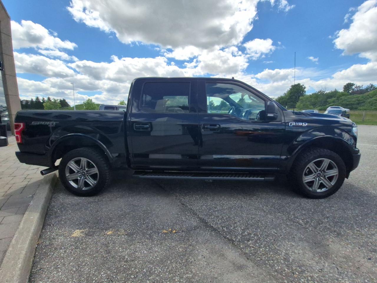 2018 Ford F-150 LOW KM'S, LOCAL TRADE, 302A SPORT! HEATED SEATS! Photo2