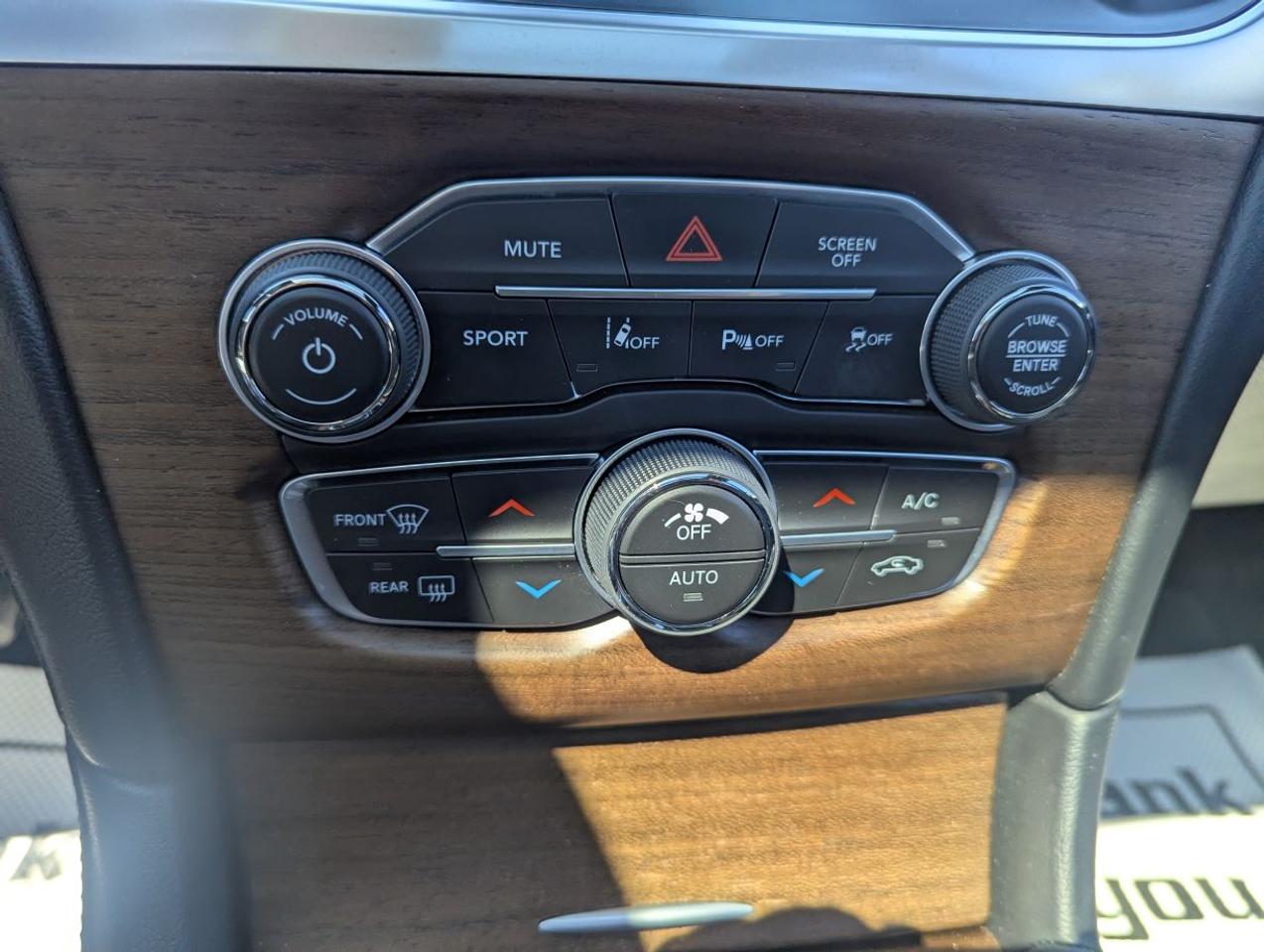 2019 Chrysler 300 300C PLATINUM EDITION SUMMER BLOWOUT SALE!! Photo