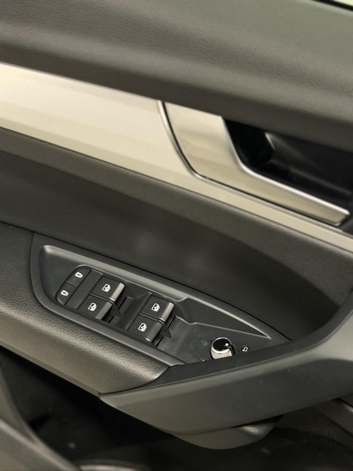 2023 Audi Q5 PROGRESSIV | BLACK OPTICS |S-LINE Photo