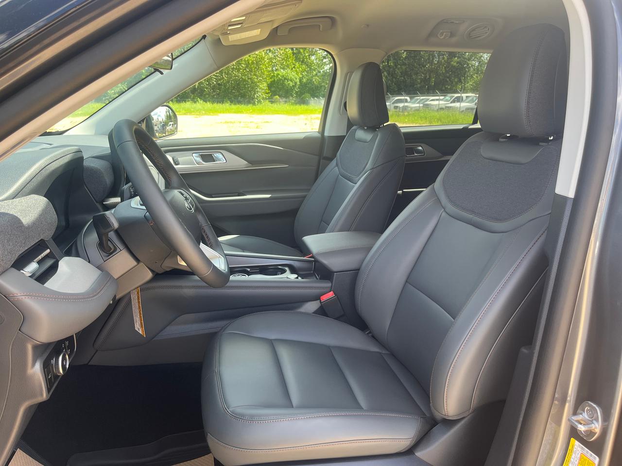 2026 Ford Explorer Active w/200A Pkg Photo4