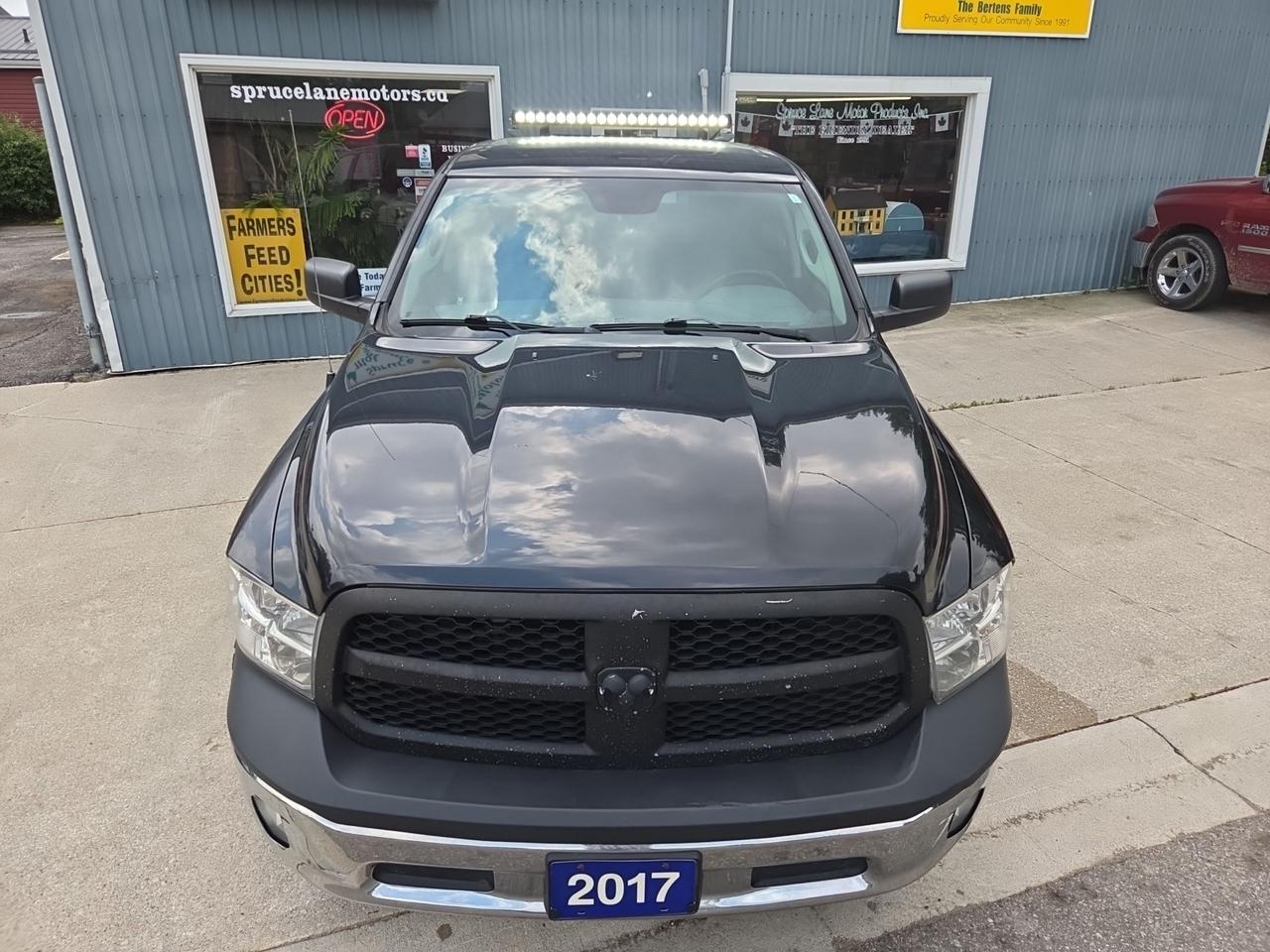 2017 RAM 1500 SXT Photo2
