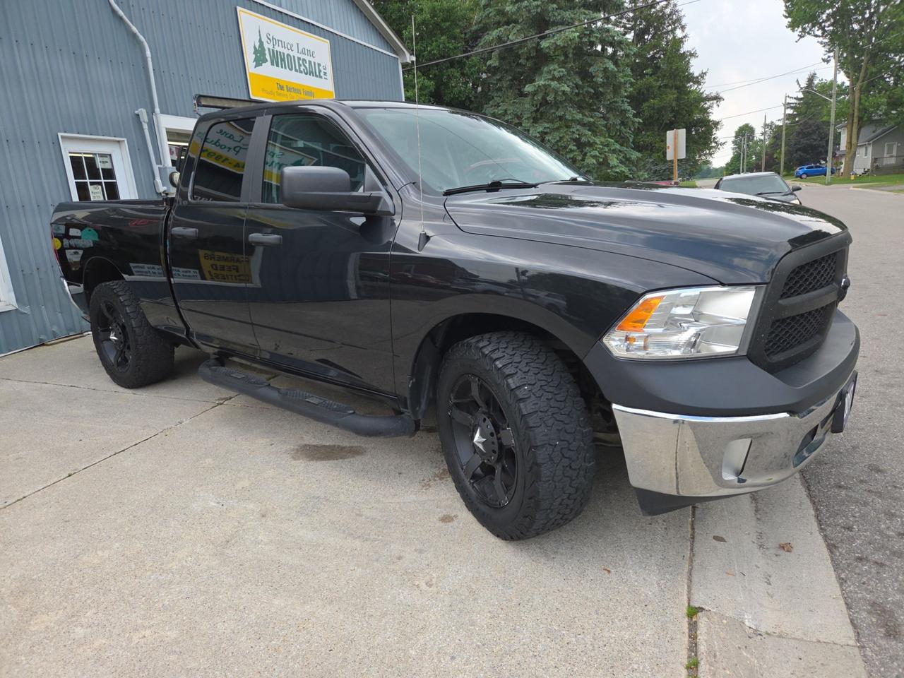 2017 RAM 1500 SXT Photo3