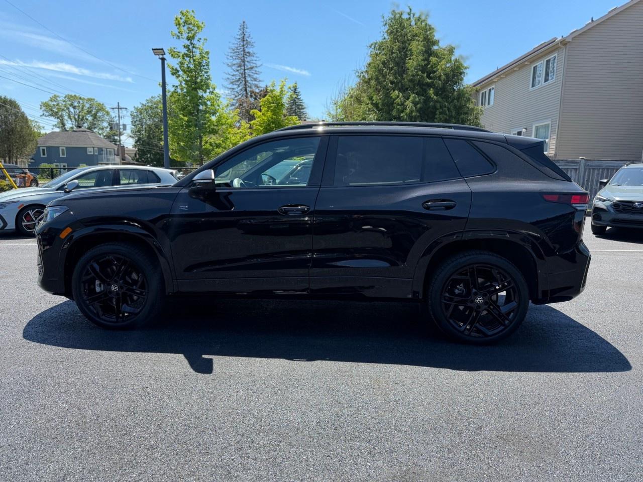 2026 Volkswagen Tiguan Comfortline R-Line Black Edition 4MOTION Photo
