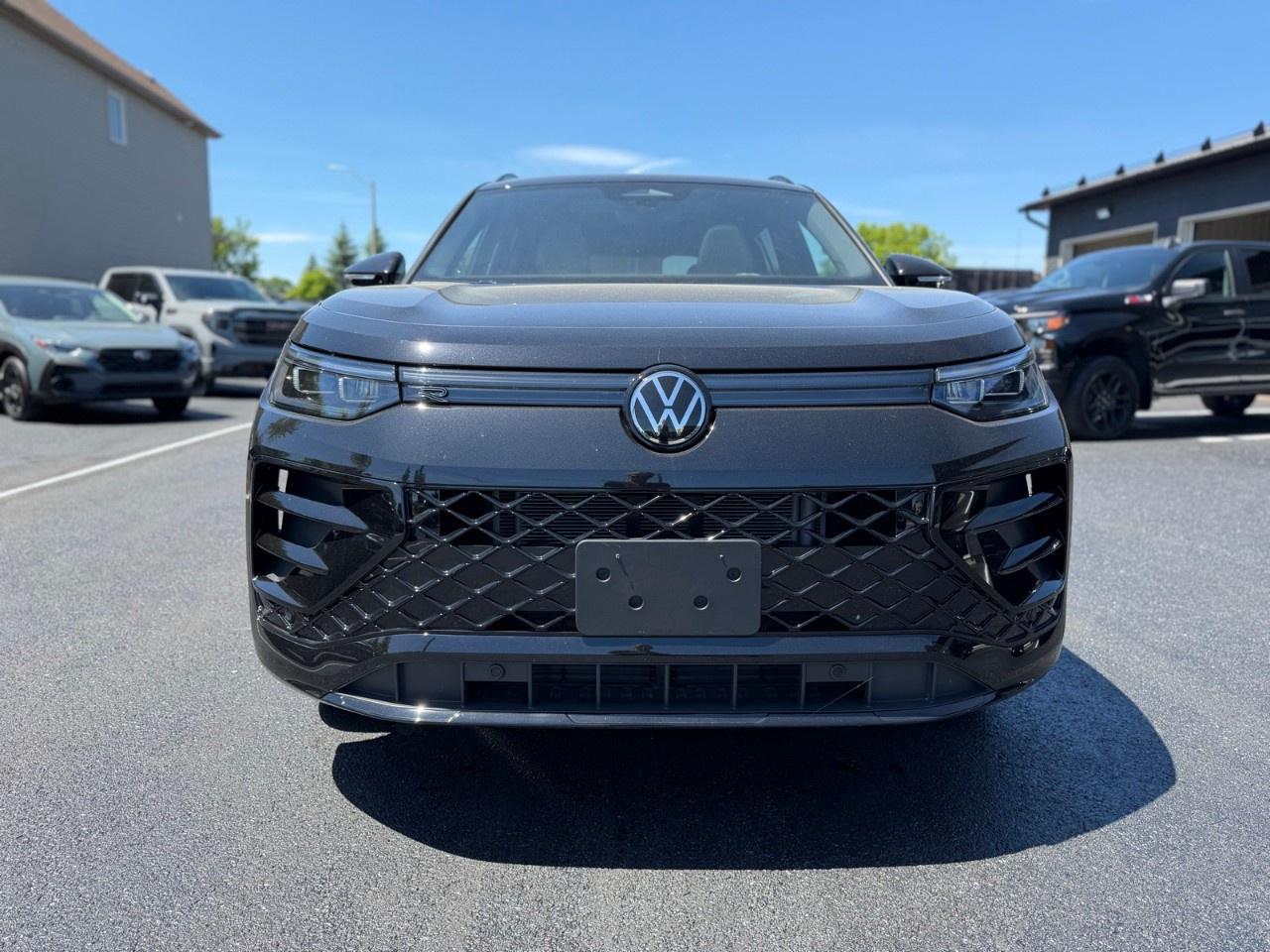 2026 Volkswagen Tiguan Comfortline R-Line Black Edition 4MOTION Photo