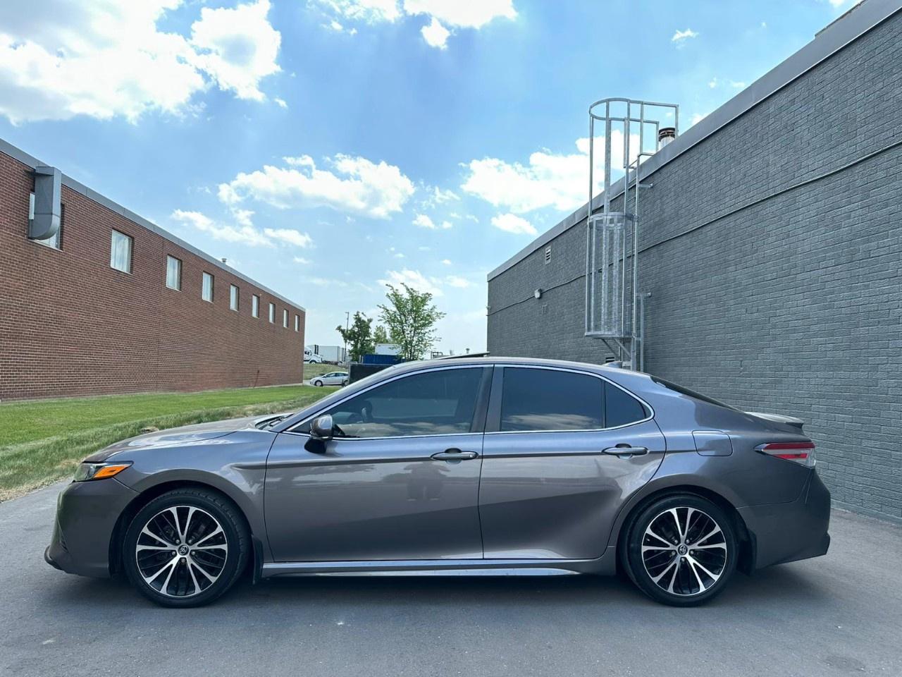 2018 Toyota Camry SE Auto (SE) Photo