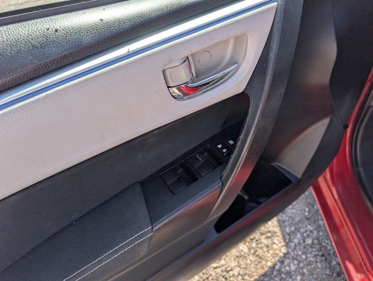 2015 Toyota Corolla LE Photo