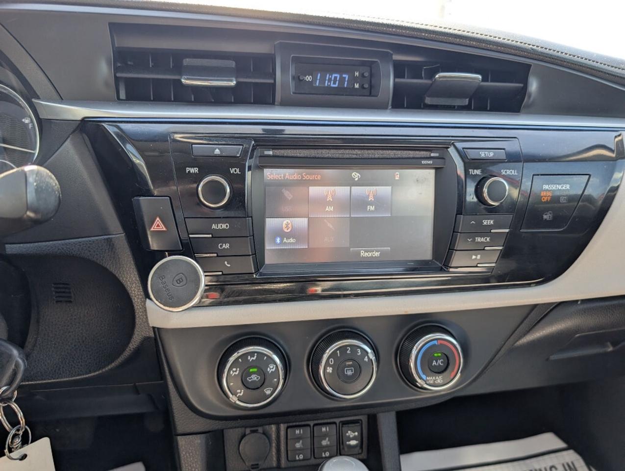 2015 Toyota Corolla LE Photo