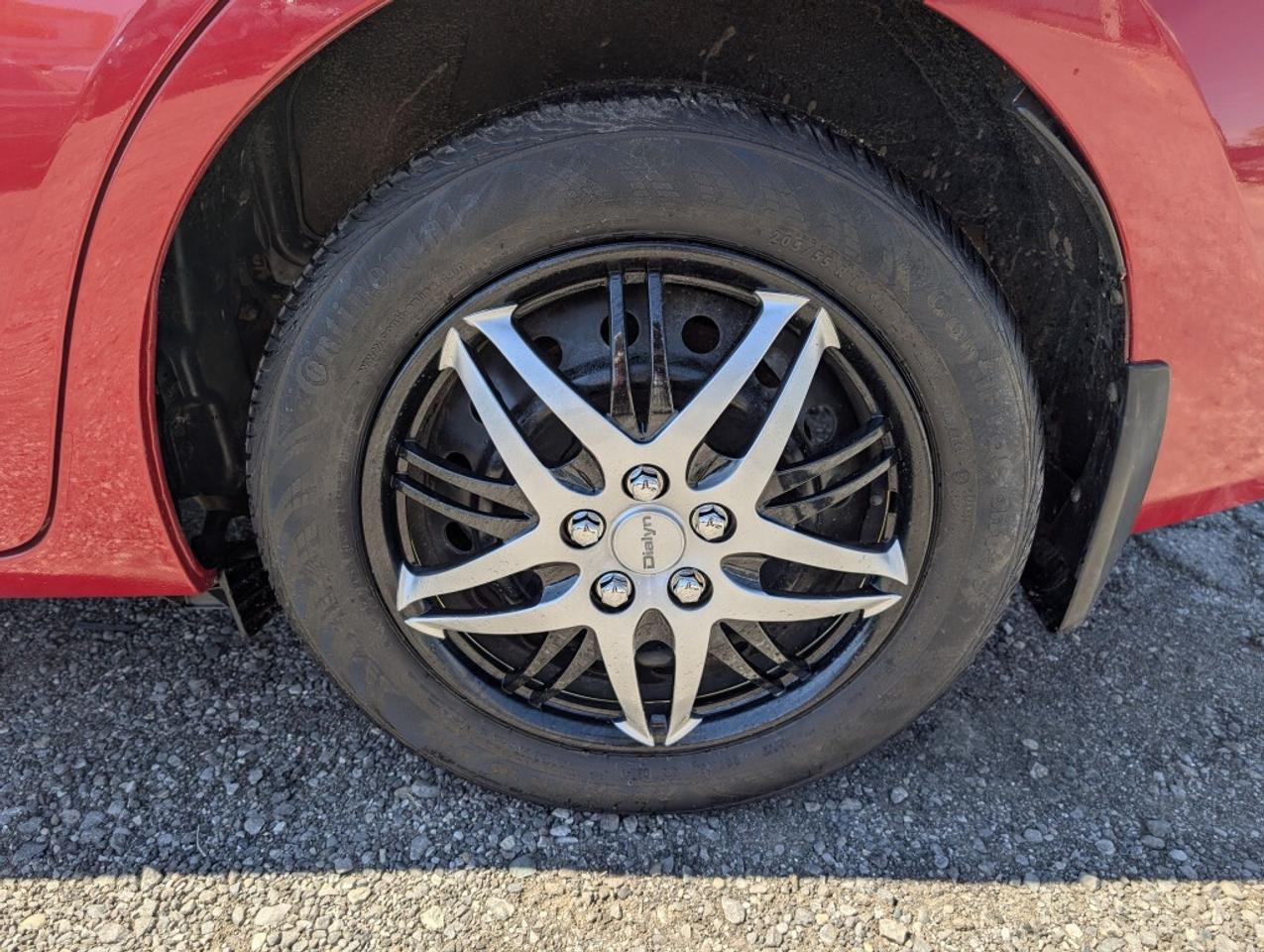 2015 Toyota Corolla LE Photo