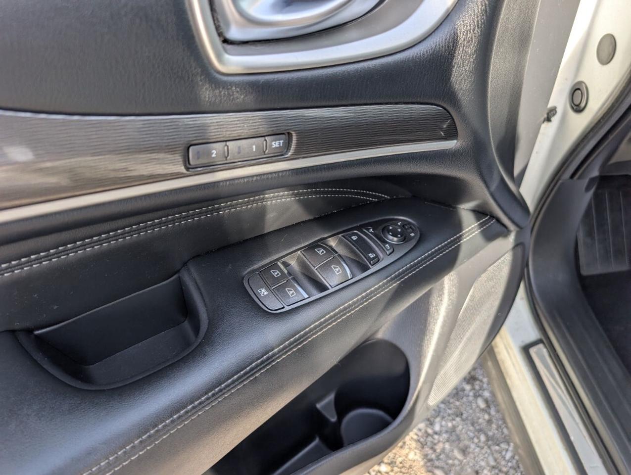 2017 Infiniti QX60 NAV   LEATHER   SUNROOF   CAMERA   HTD SEATS Photo