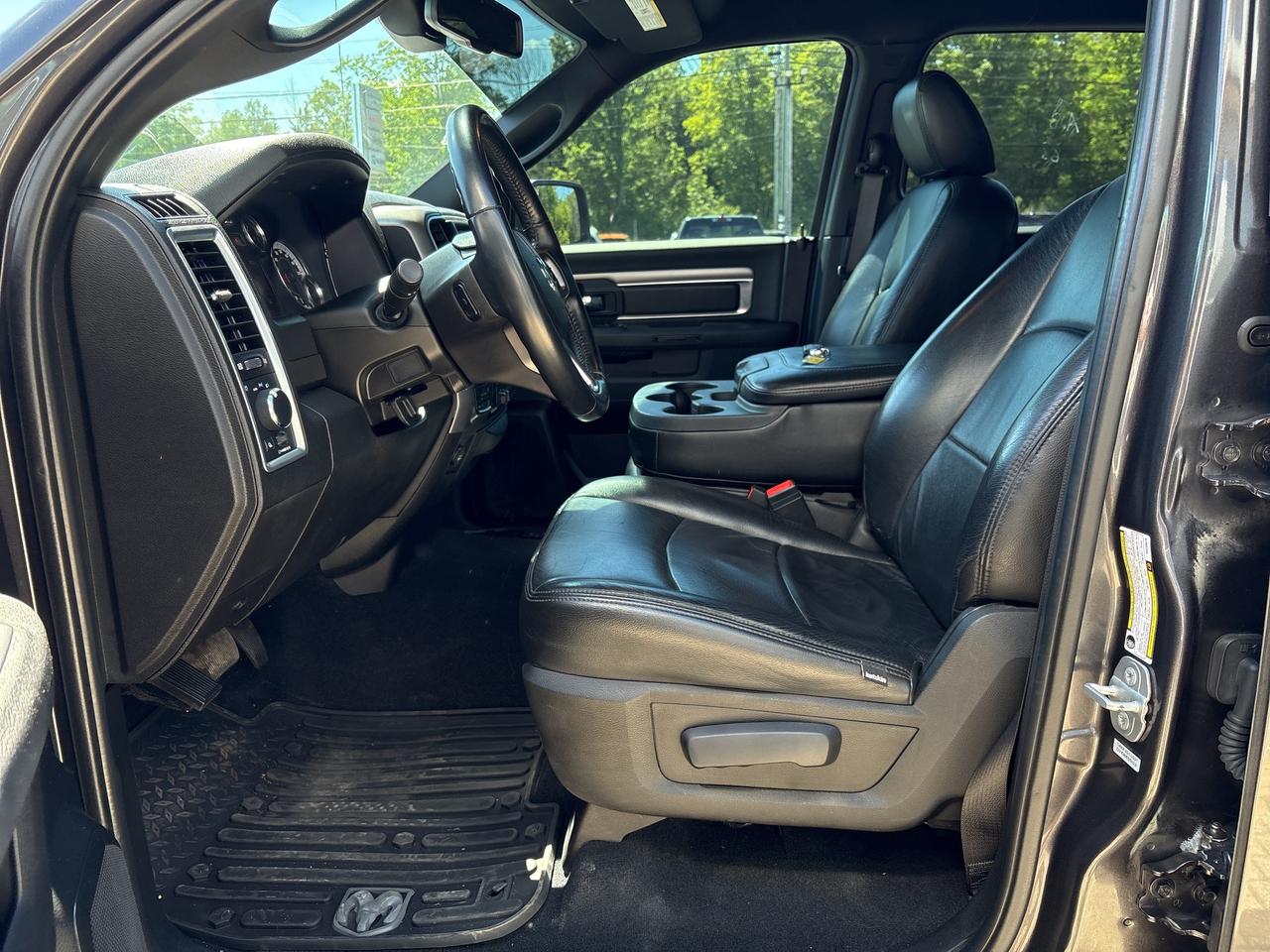 2022 RAM 1500 Classic WARLOCK Photo