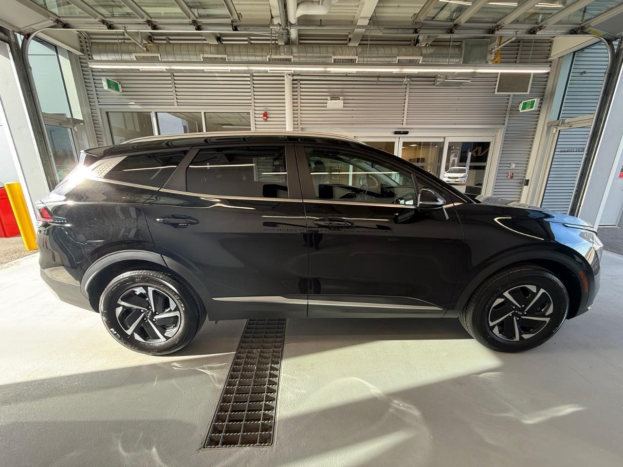 2023 Kia Sportage Hybrid EX 4dr All-Wheel Drive Photo3