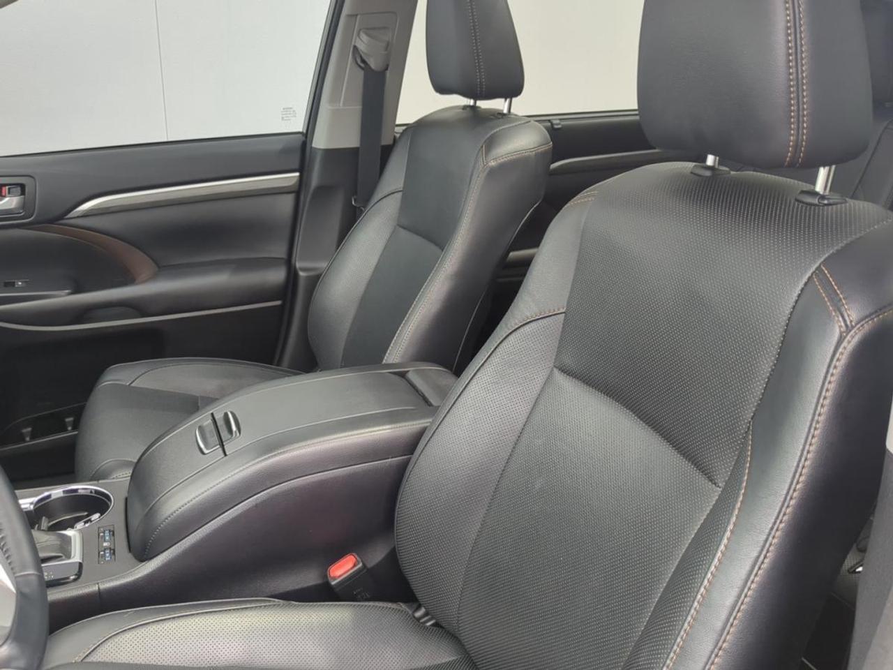 2017 Toyota Highlander AWD 4DR LIMITED Photo