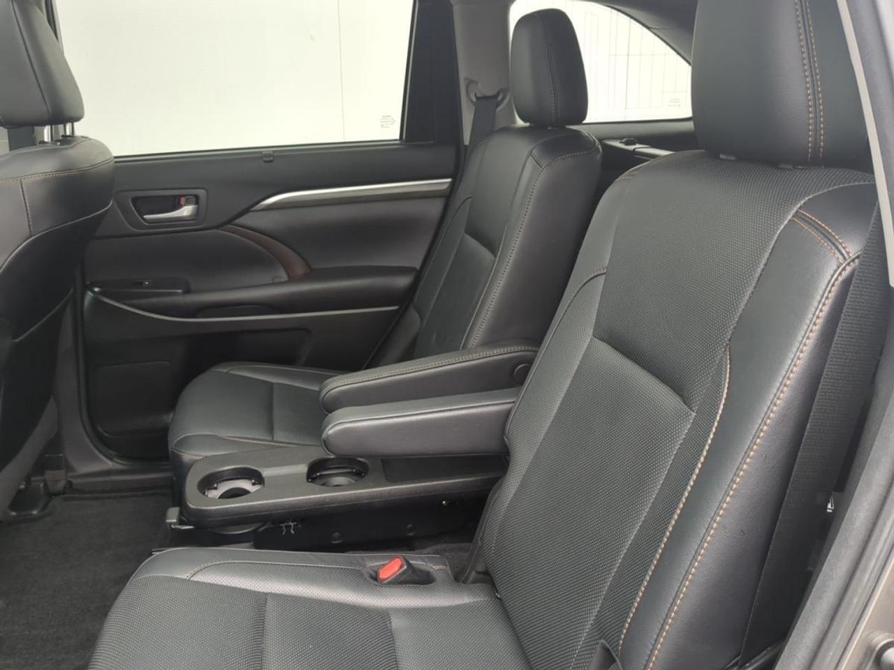 2017 Toyota Highlander AWD 4DR LIMITED Photo