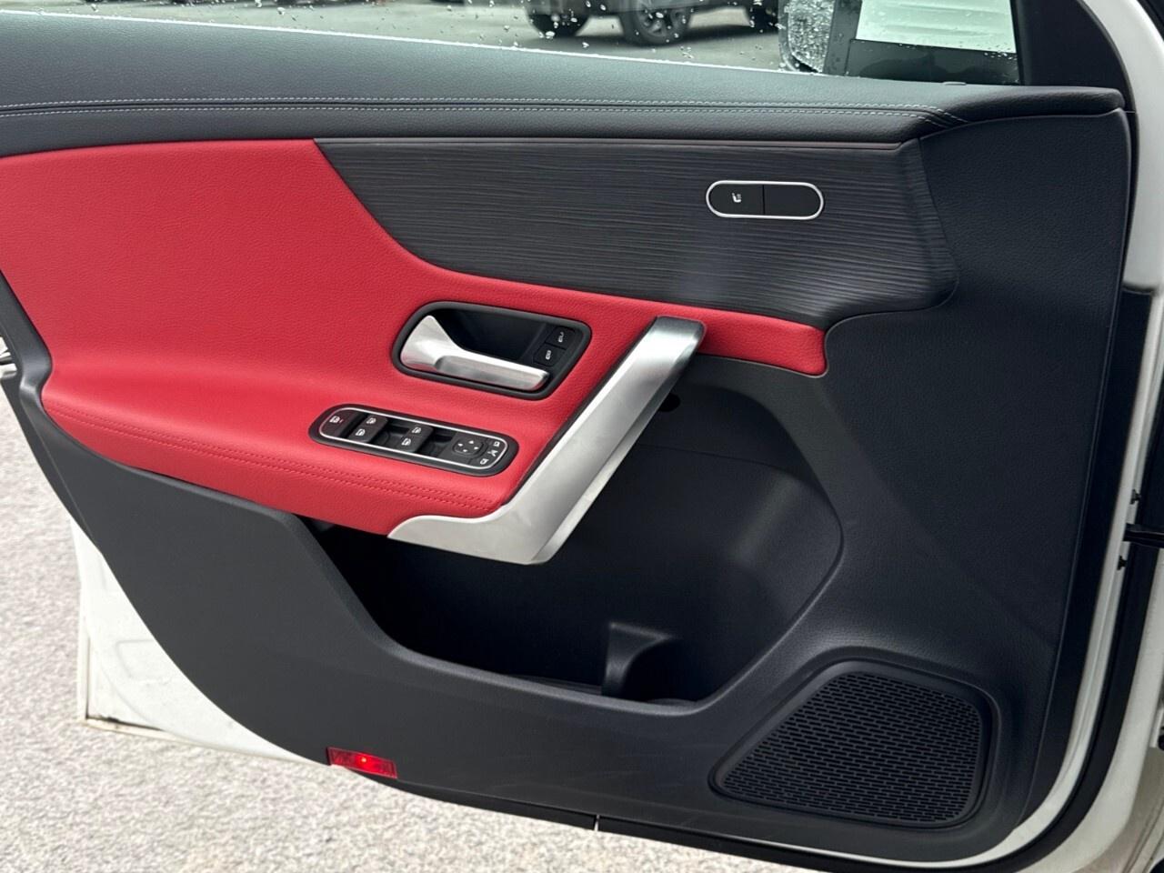 2022 Mercedes-Benz A-Class 4MATIC®   AWD   LOW KM !   1 OWNER Photo