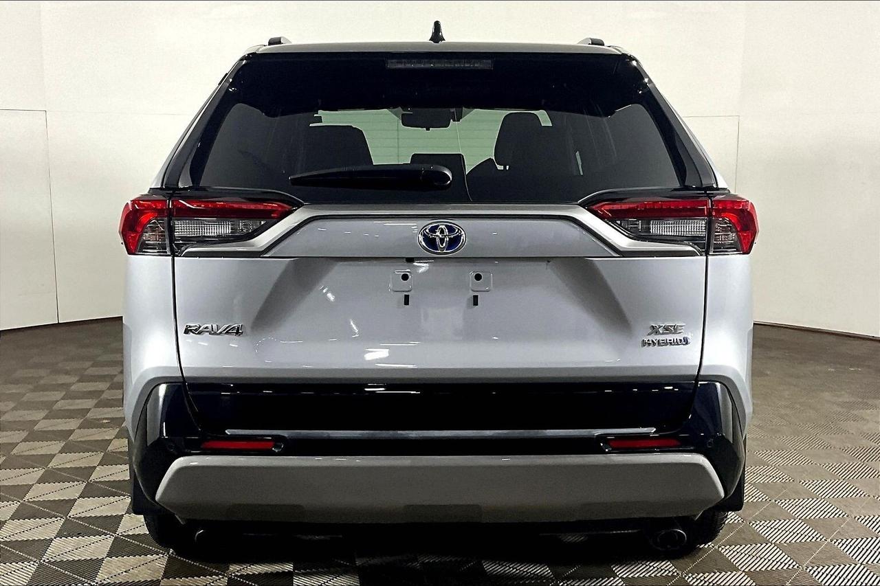 2024 Toyota RAV4 HYBRID XSE AWD Photo