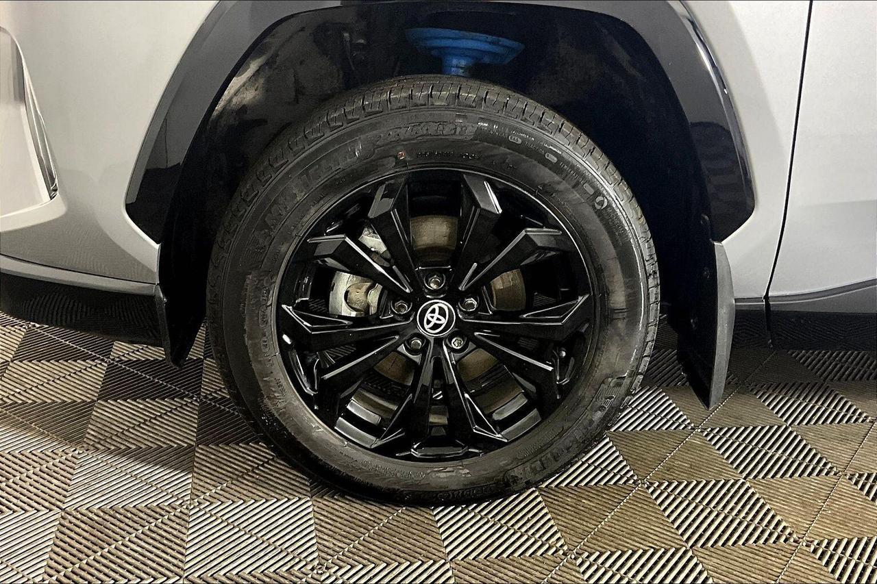 2024 Toyota RAV4 HYBRID XSE AWD Photo