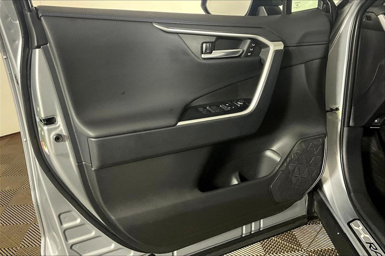 2024 Toyota RAV4 HYBRID XSE AWD Photo