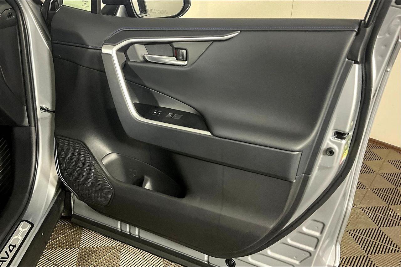 2024 Toyota RAV4 HYBRID XSE AWD Photo