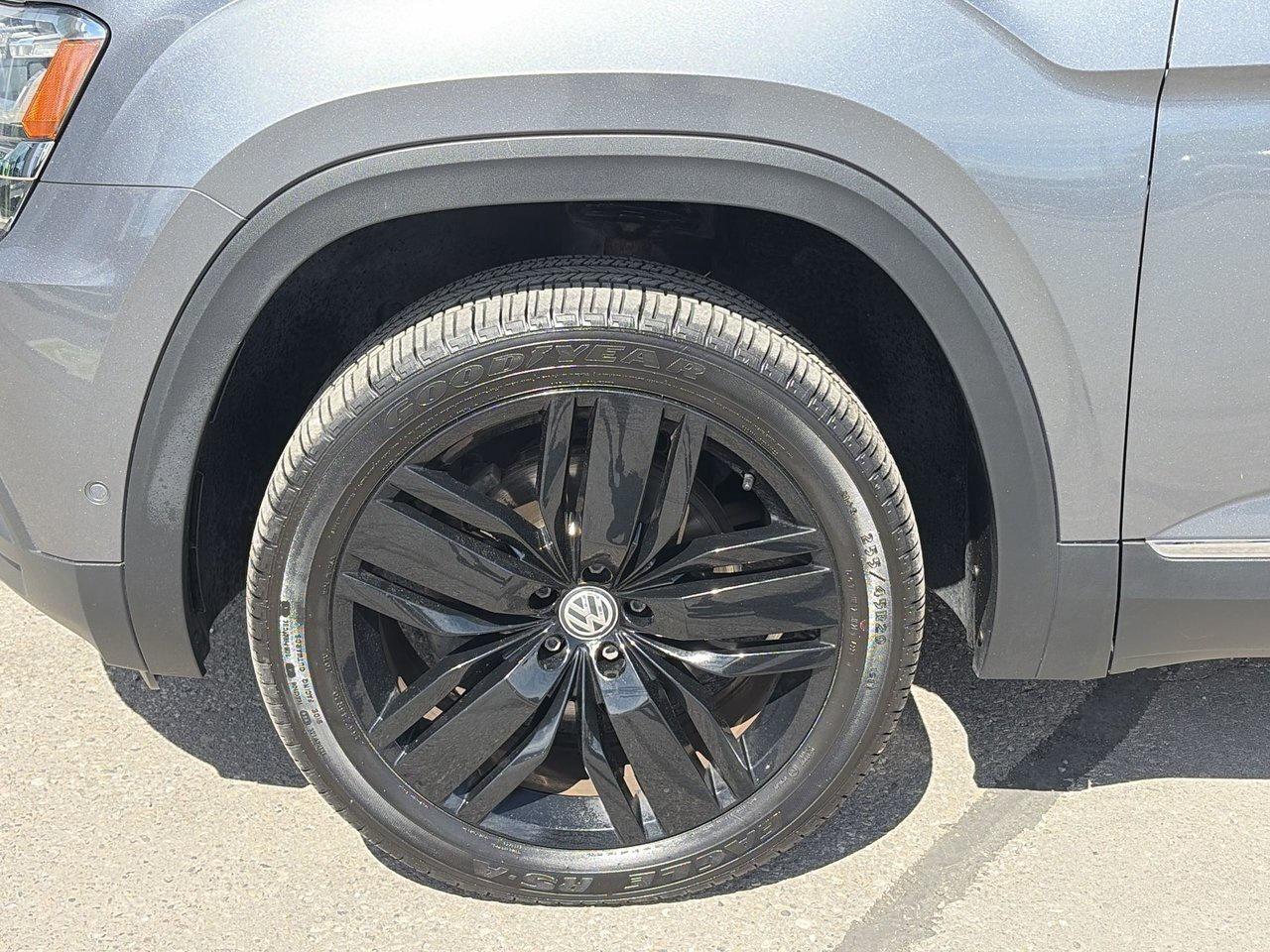 2018 Volkswagen Atlas Execline 3.6L 8sp at w/Tip 4MOTION Low Kilometers! Photo