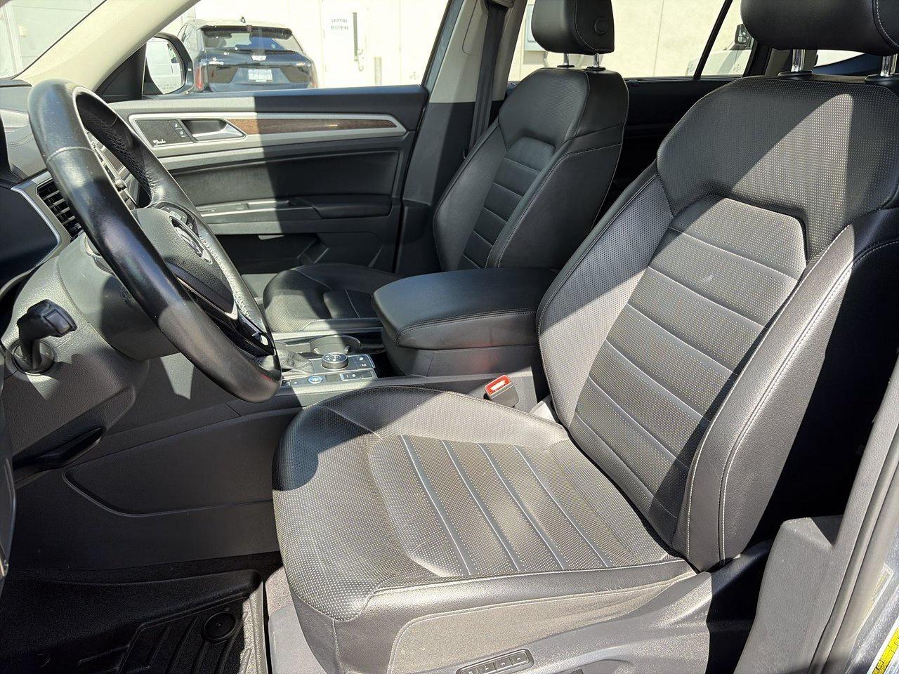 2018 Volkswagen Atlas Execline 3.6L 8sp at w/Tip 4MOTION Low Kilometers! Photo