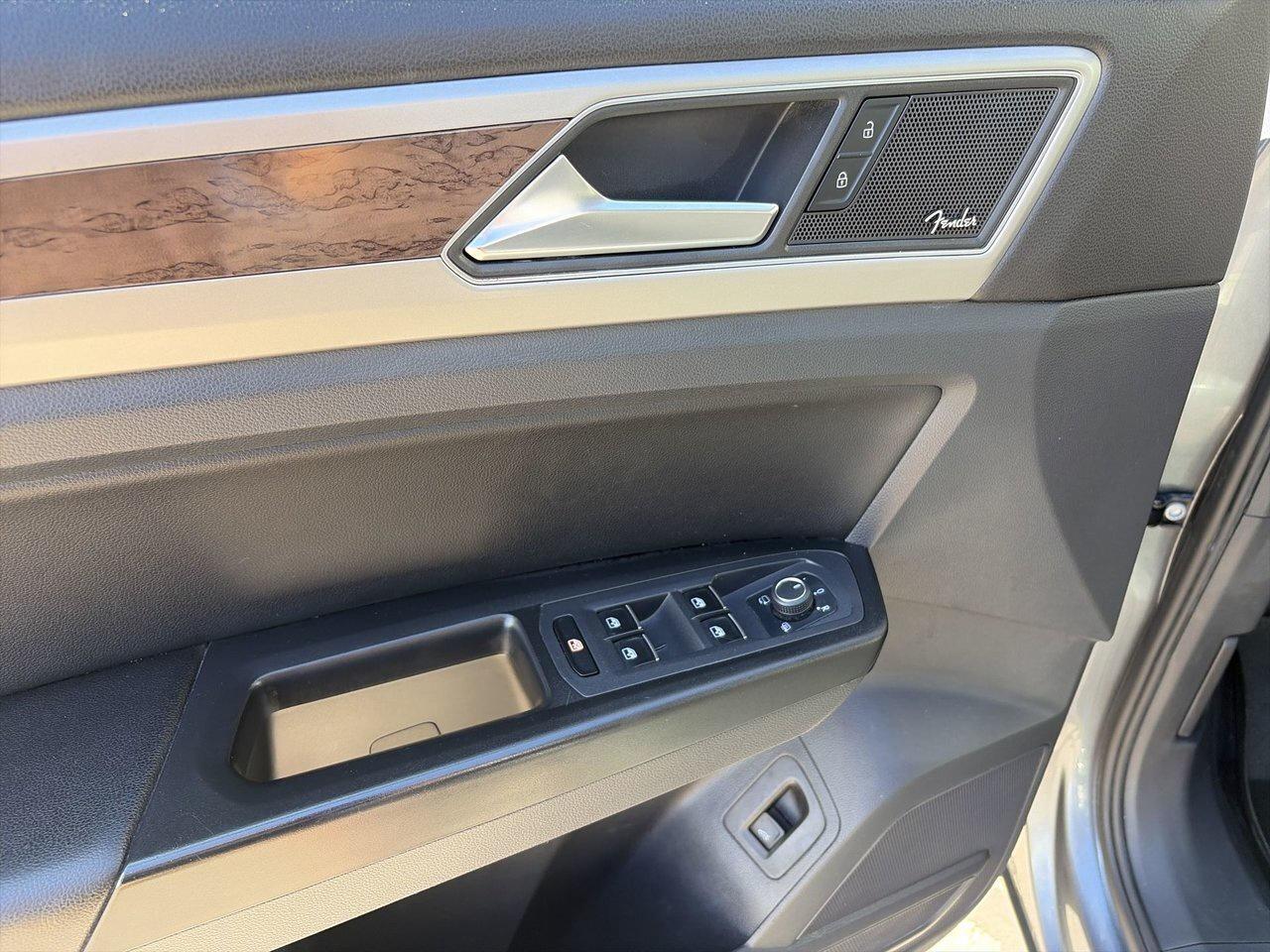 2018 Volkswagen Atlas Execline 3.6L 8sp at w/Tip 4MOTION Low Kilometers! Photo