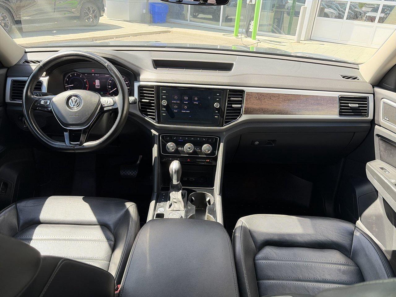 2018 Volkswagen Atlas Execline 3.6L 8sp at w/Tip 4MOTION Low Kilometers! Photo