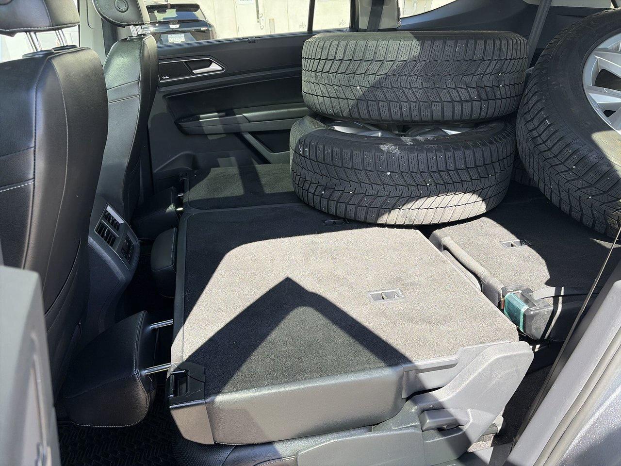 2018 Volkswagen Atlas Execline 3.6L 8sp at w/Tip 4MOTION Low Kilometers! Photo