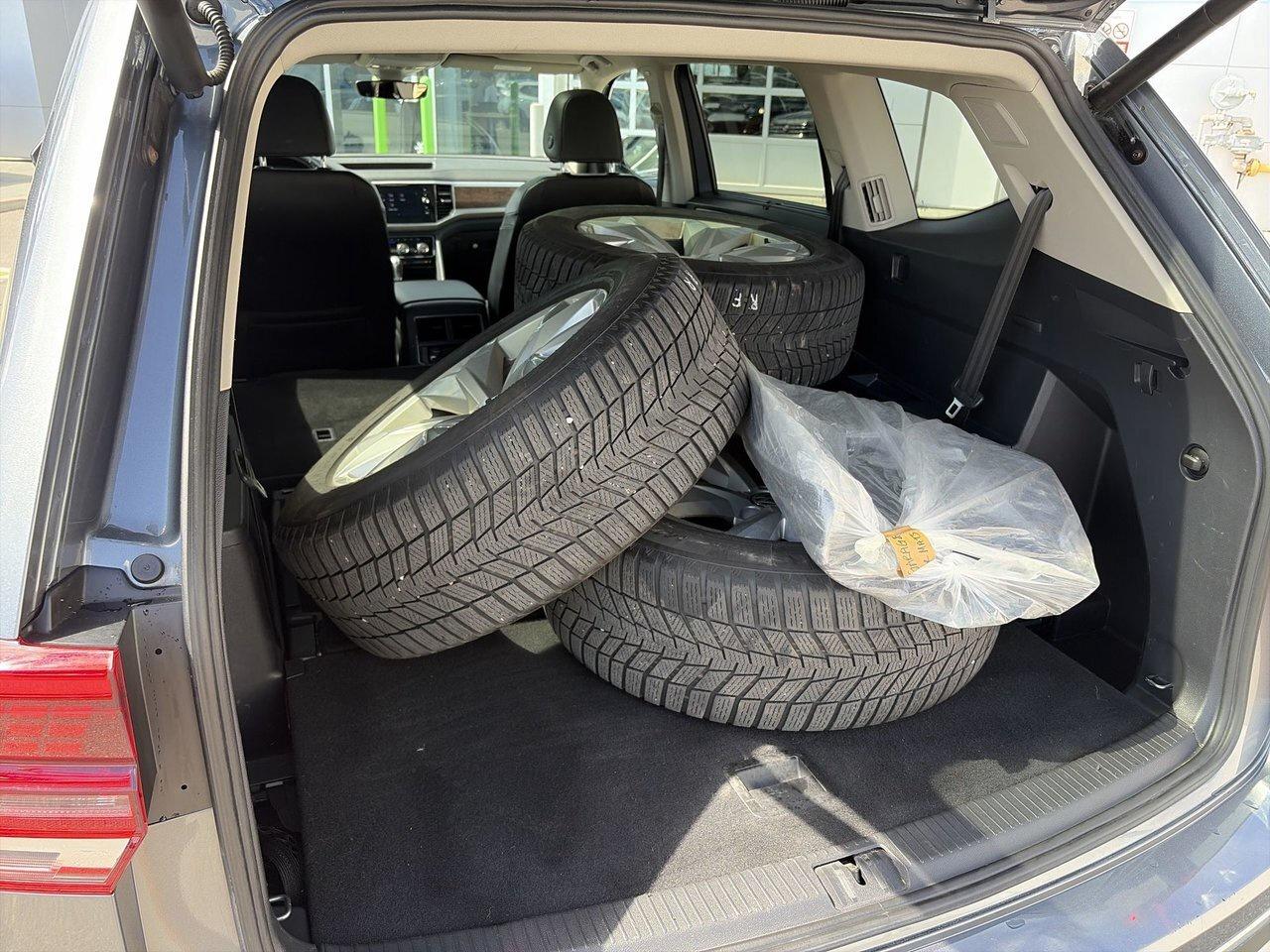 2018 Volkswagen Atlas Execline 3.6L 8sp at w/Tip 4MOTION Low Kilometers! Photo