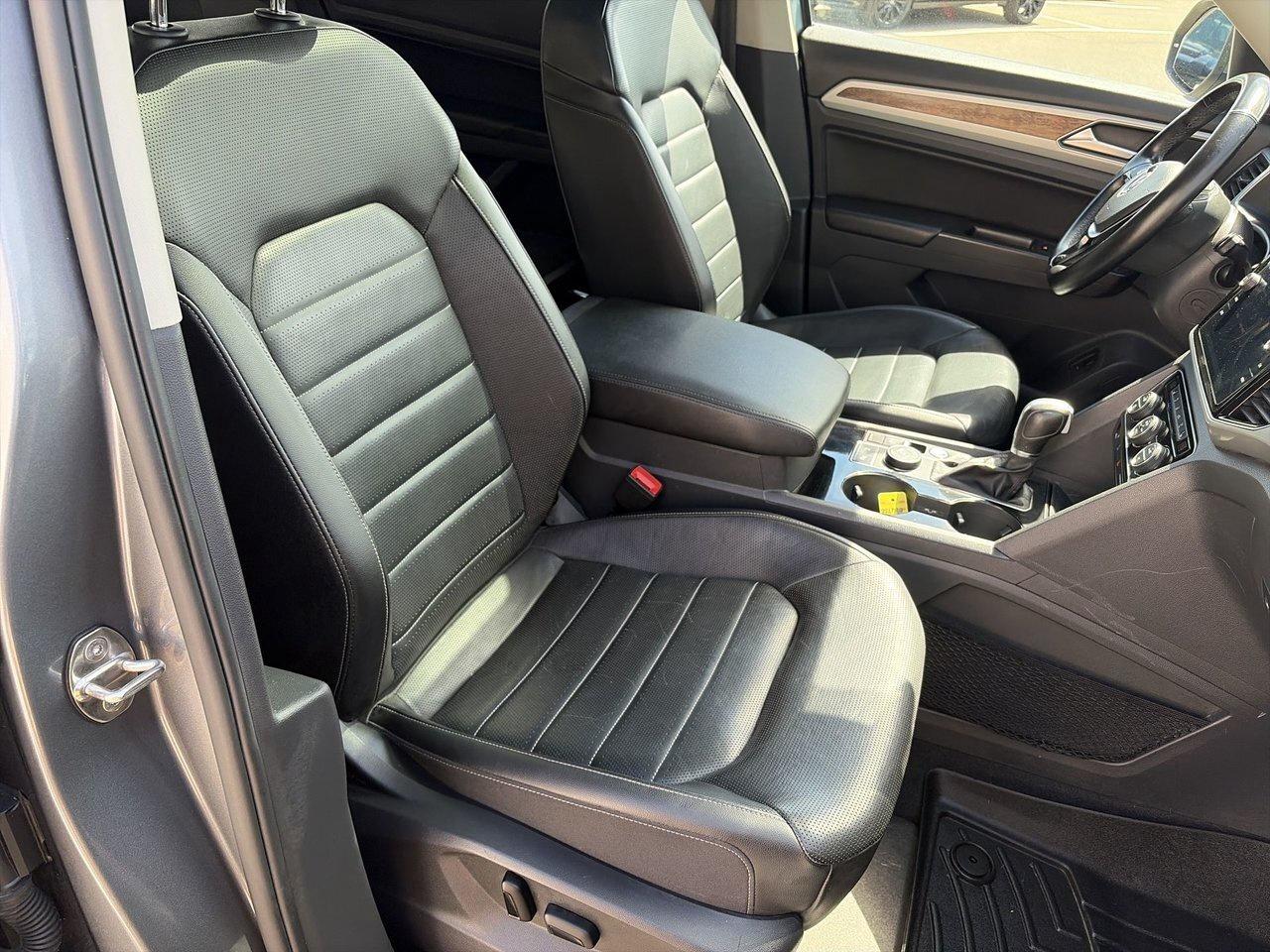 2018 Volkswagen Atlas Execline 3.6L 8sp at w/Tip 4MOTION Low Kilometers! Photo