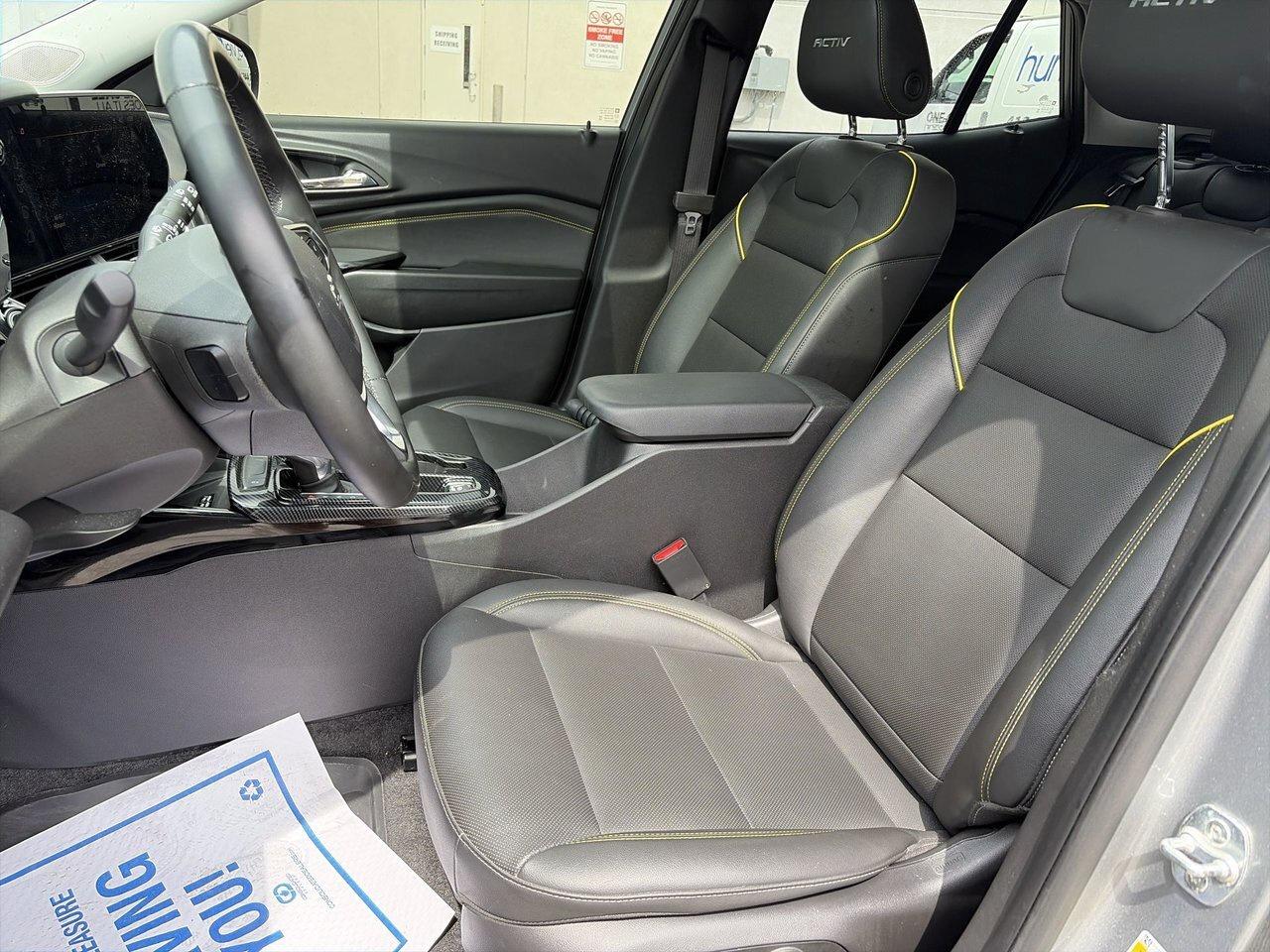 2024 Chevrolet Trax 1SA ACTIV Clean Car Fax One Owner Photo