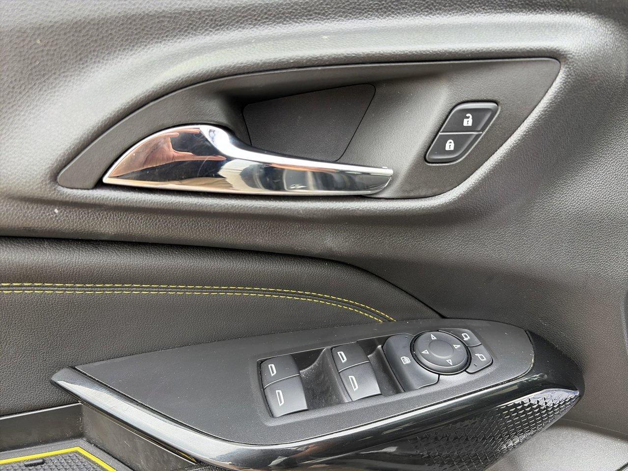 2024 Chevrolet Trax 1SA ACTIV Clean Car Fax One Owner Photo