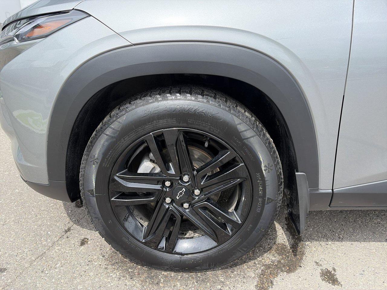 2024 Chevrolet Trax 1SA ACTIV Clean Car Fax One Owner Photo