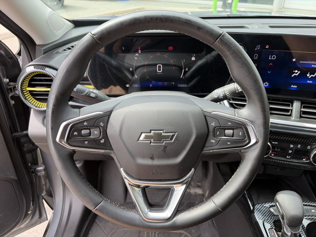 2024 Chevrolet Trax 1SA ACTIV Clean Car Fax One Owner Photo