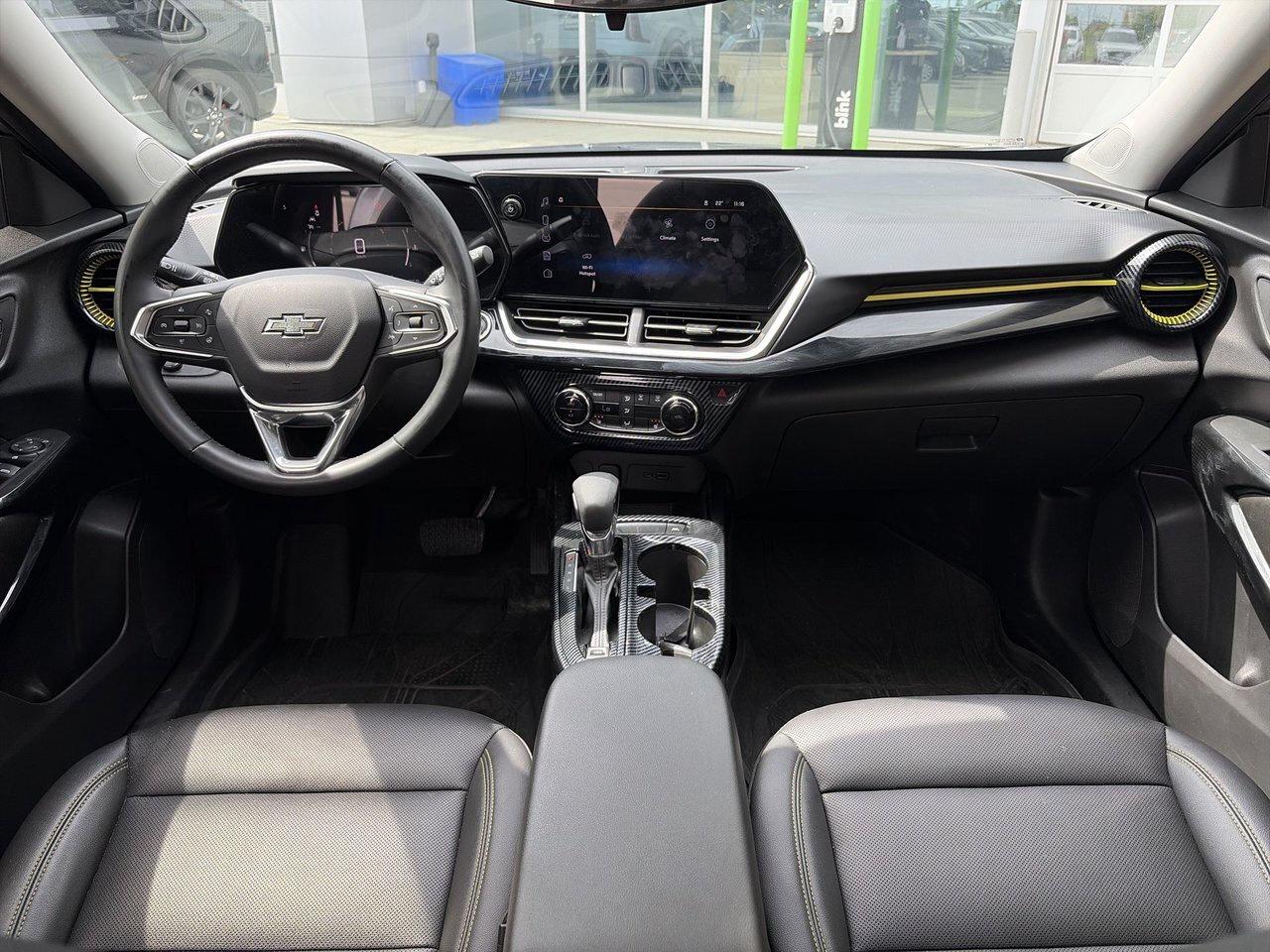 2024 Chevrolet Trax 1SA ACTIV Clean Car Fax One Owner Photo