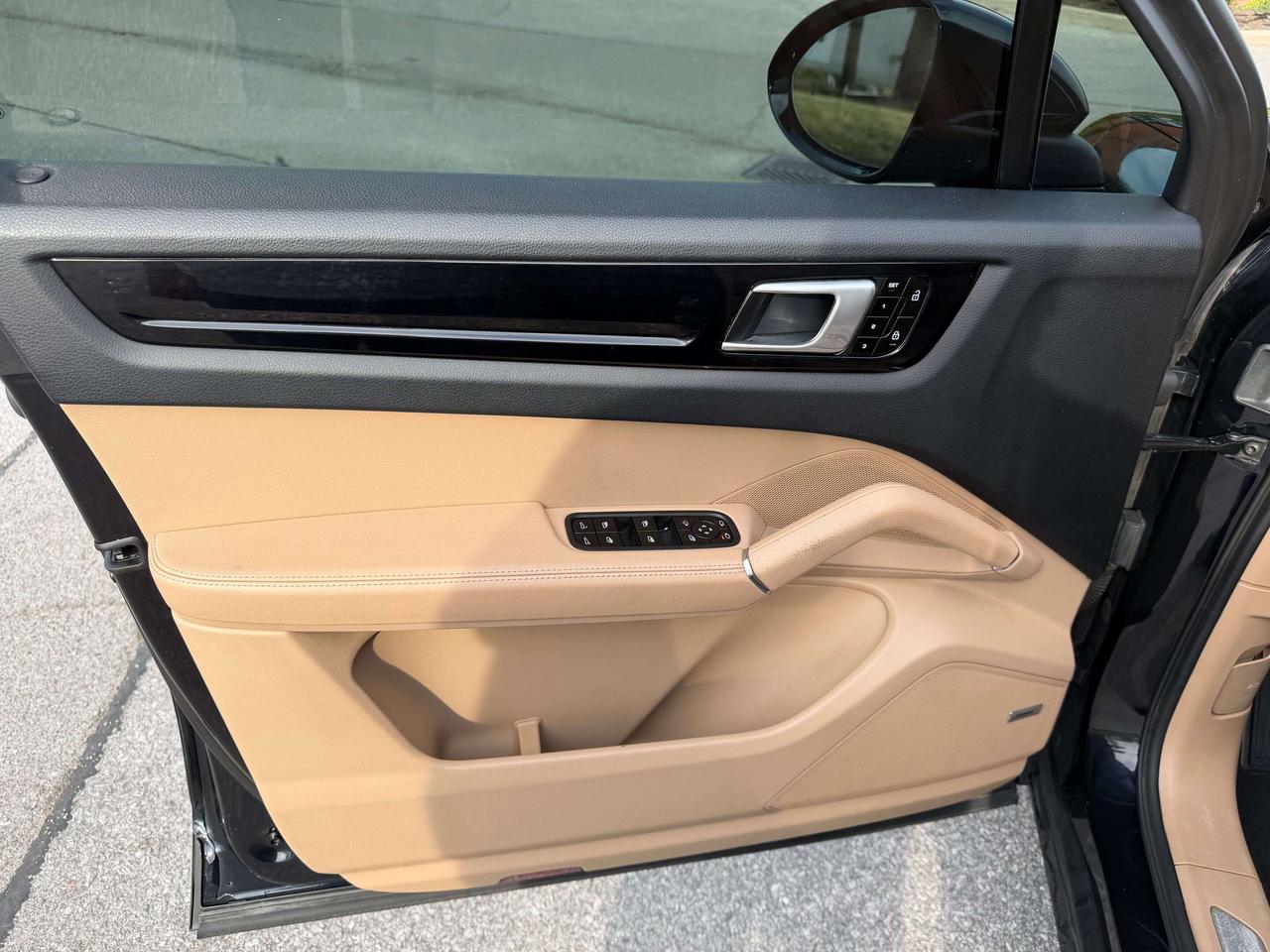 2019 Porsche Cayenne S Heads Up 360 Camera Soft Close LED matrix Photo