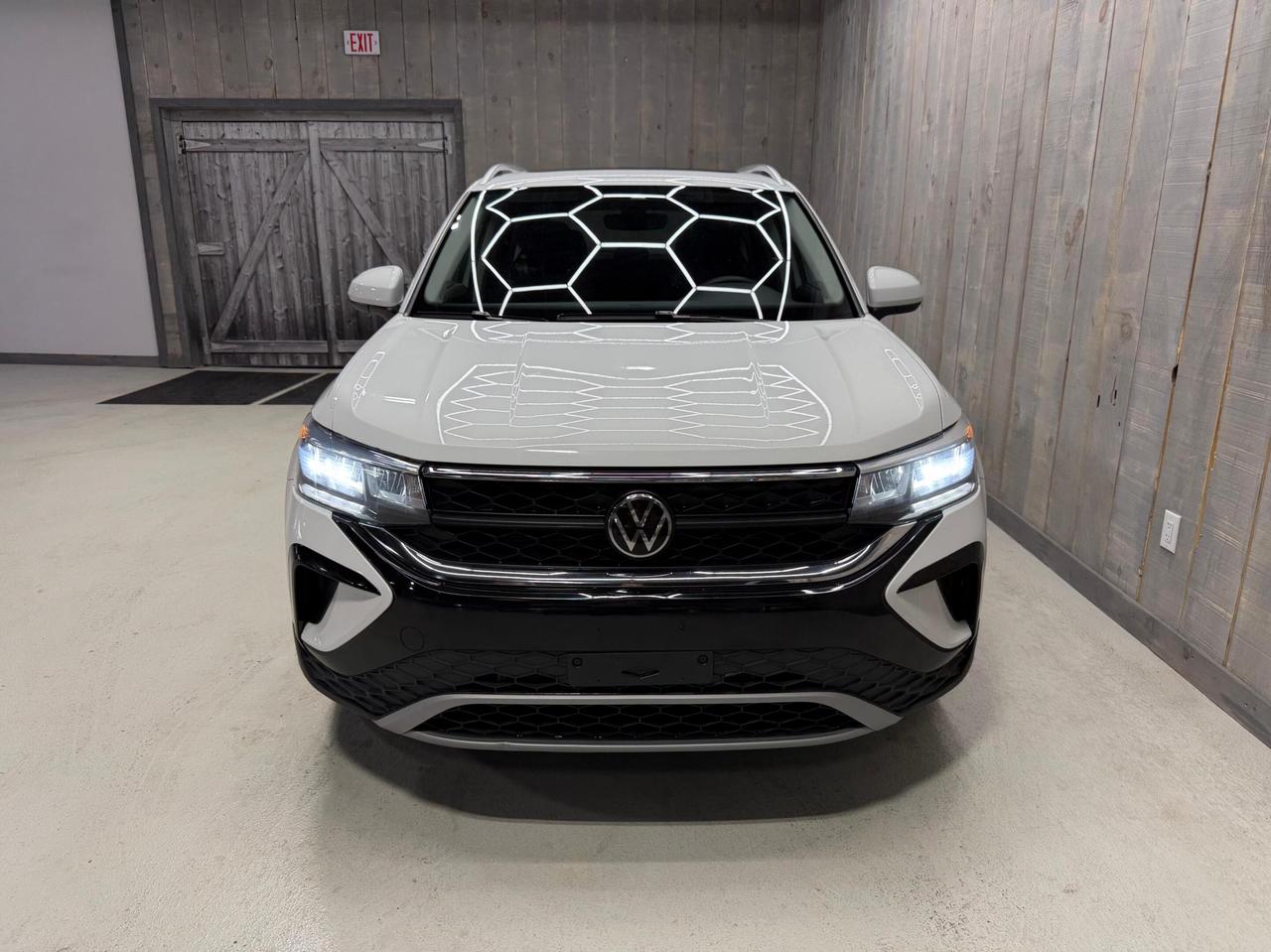 2024 Volkswagen Taos COMFORTLINE PANO ROOF Photo