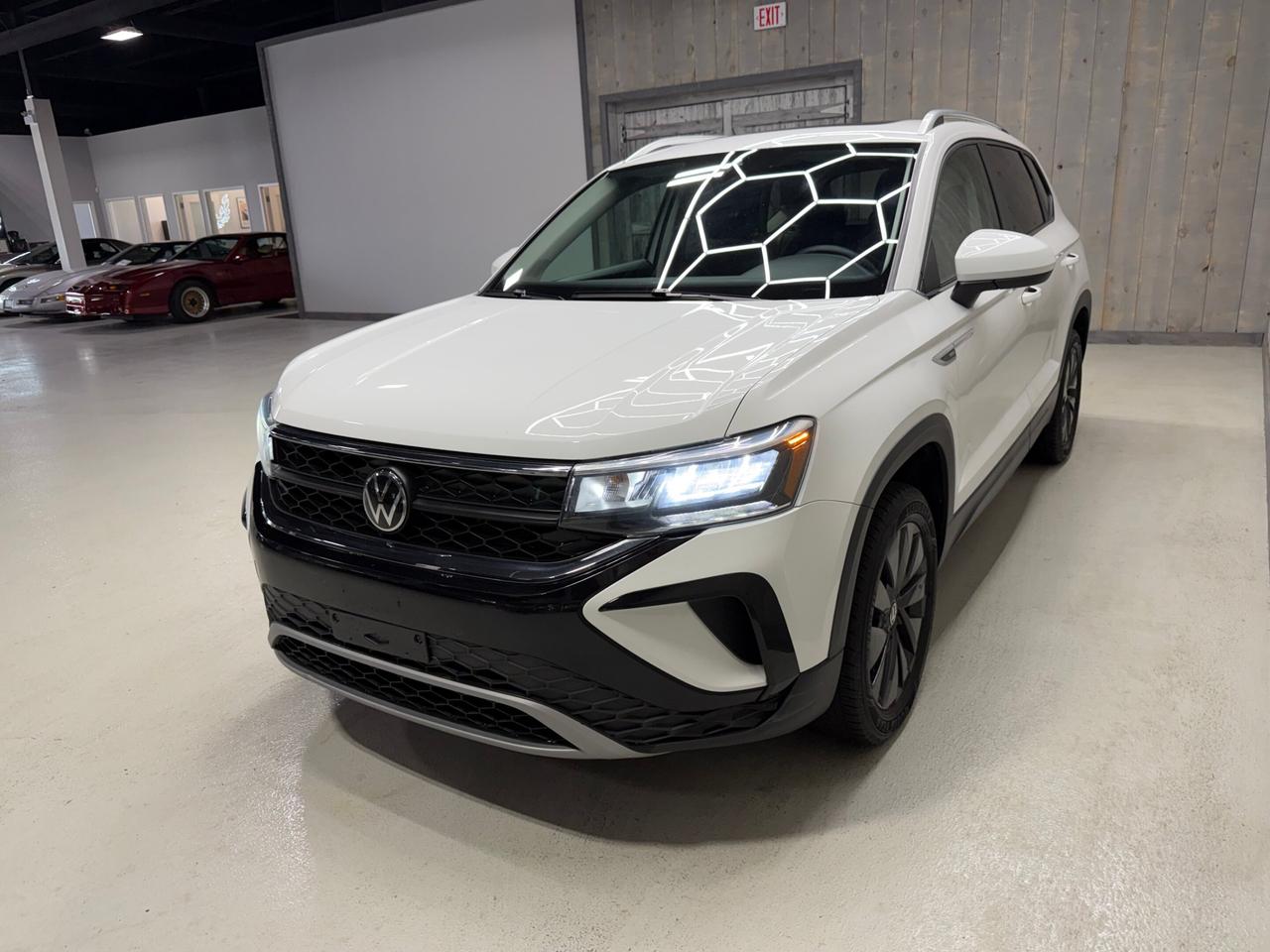 2024 Volkswagen Taos COMFORTLINE PANO ROOF Photo2