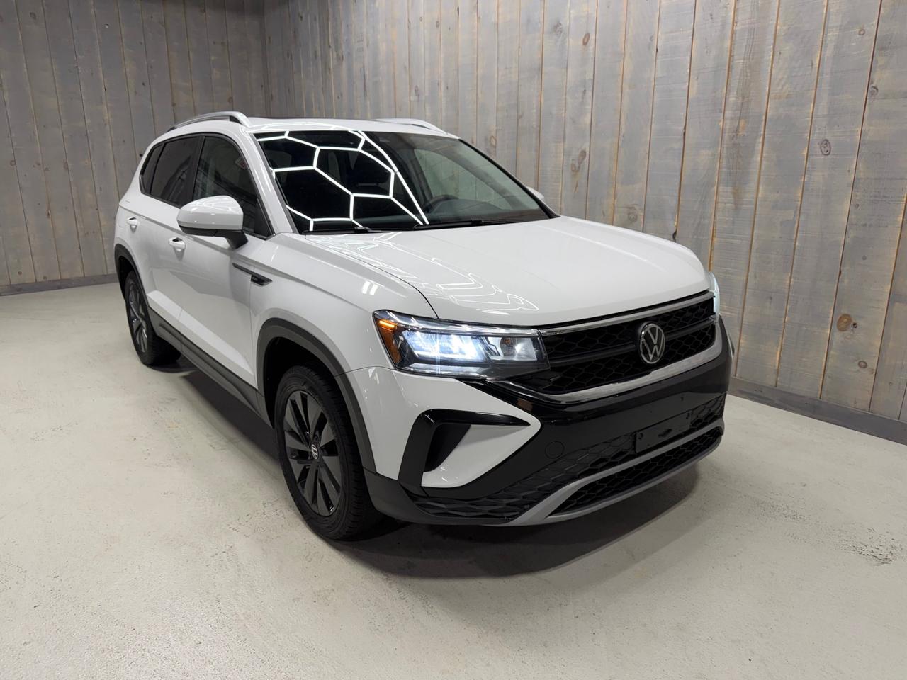 2024 Volkswagen Taos COMFORTLINE PANO ROOF Photo0
