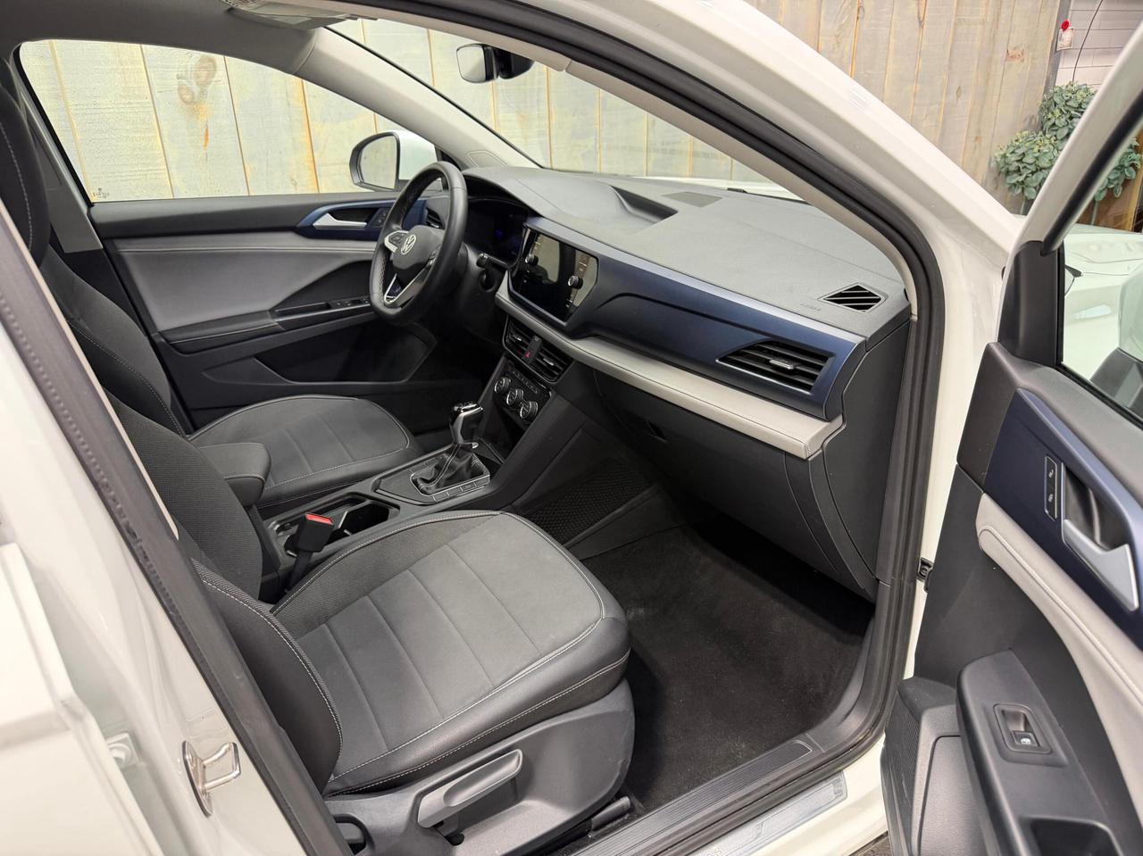 2024 Volkswagen Taos COMFORTLINE PANO ROOF Photo