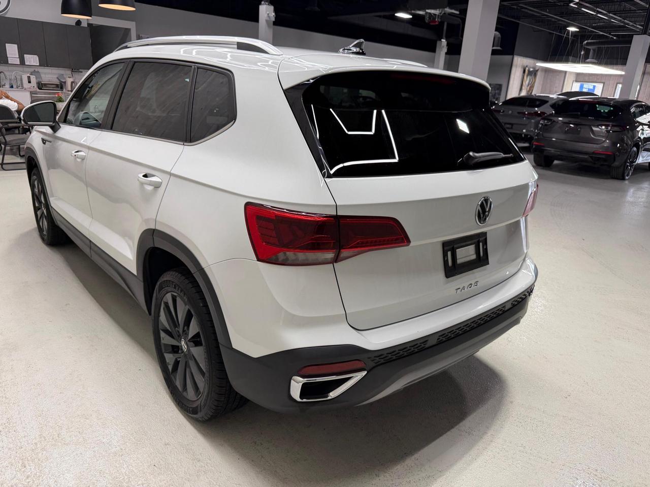 2024 Volkswagen Taos COMFORTLINE PANO ROOF Photo