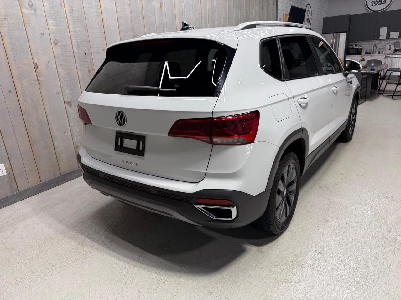 2024 Volkswagen Taos COMFORTLINE PANO ROOF Photo