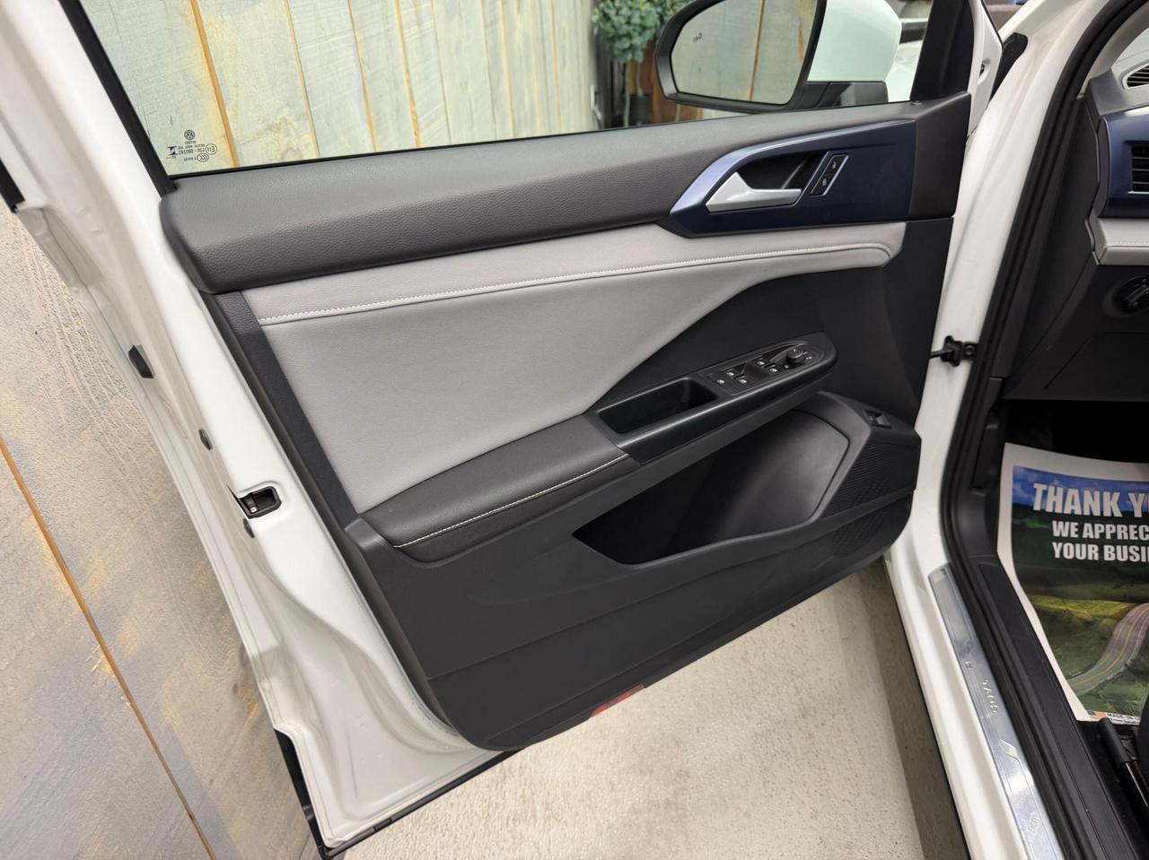 2024 Volkswagen Taos COMFORTLINE PANO ROOF Photo