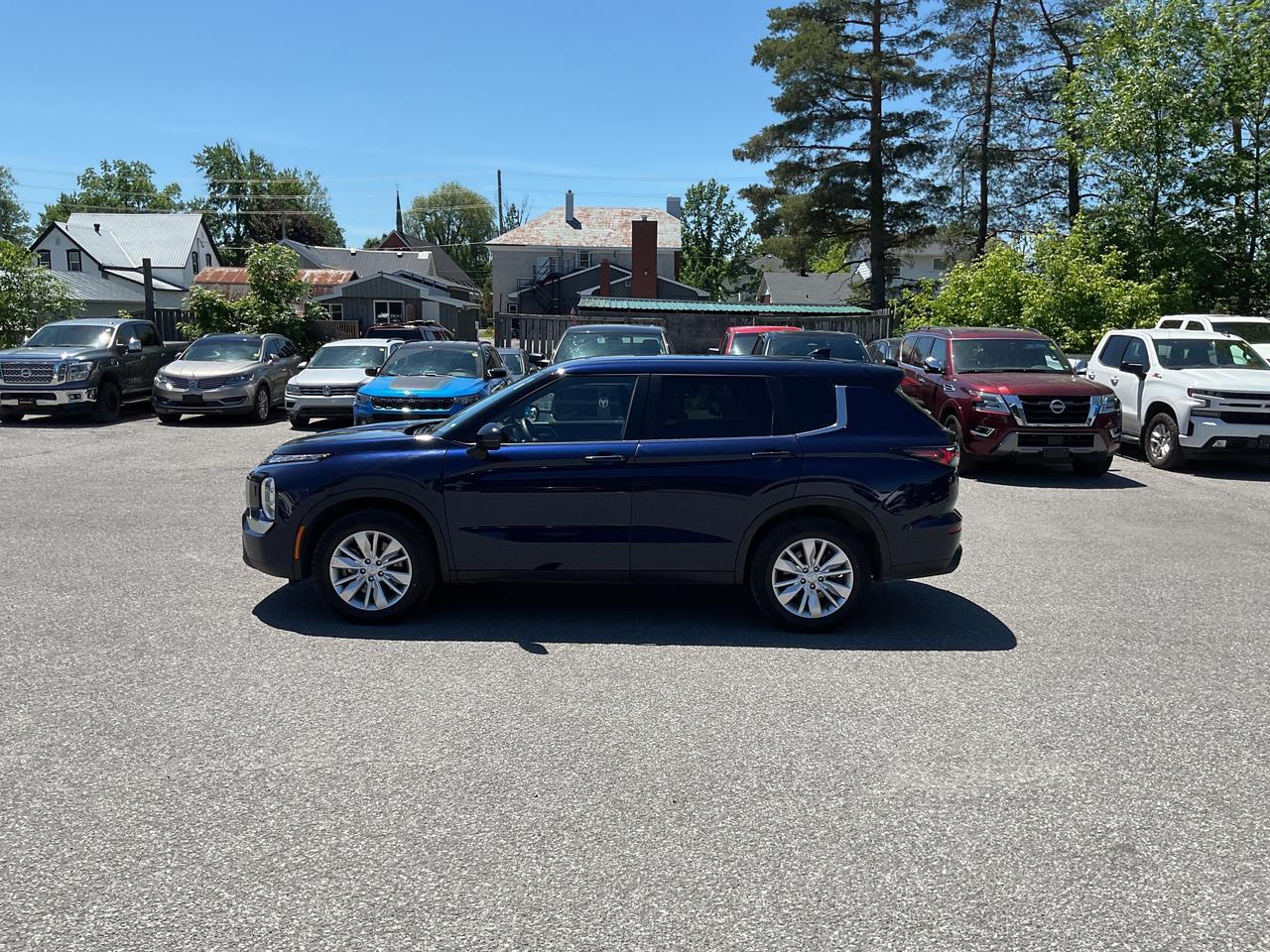 2025 Mitsubishi Outlander ES 4dr S-AWC Photo
