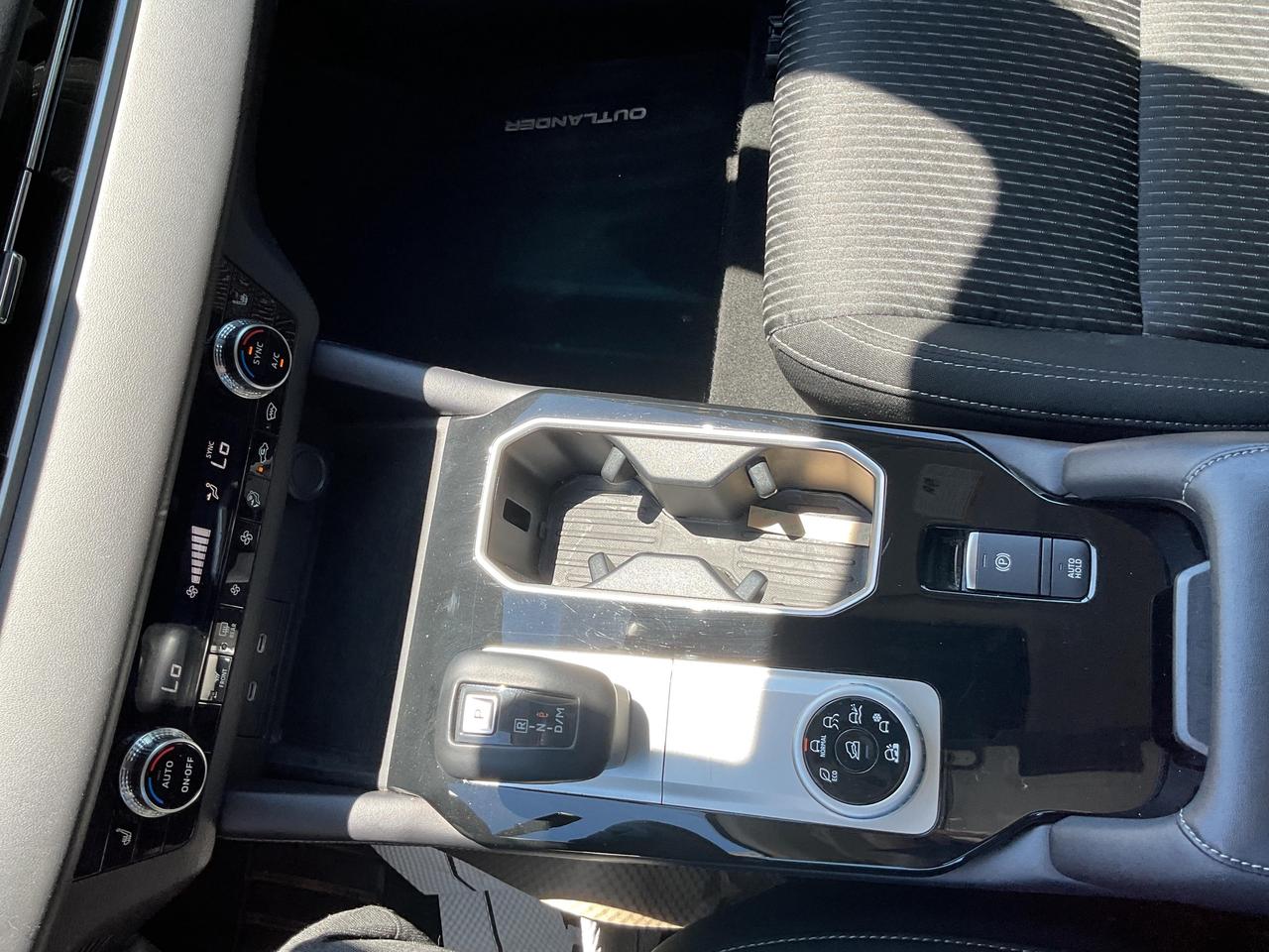 2025 Mitsubishi Outlander ES 4dr S-AWC Photo