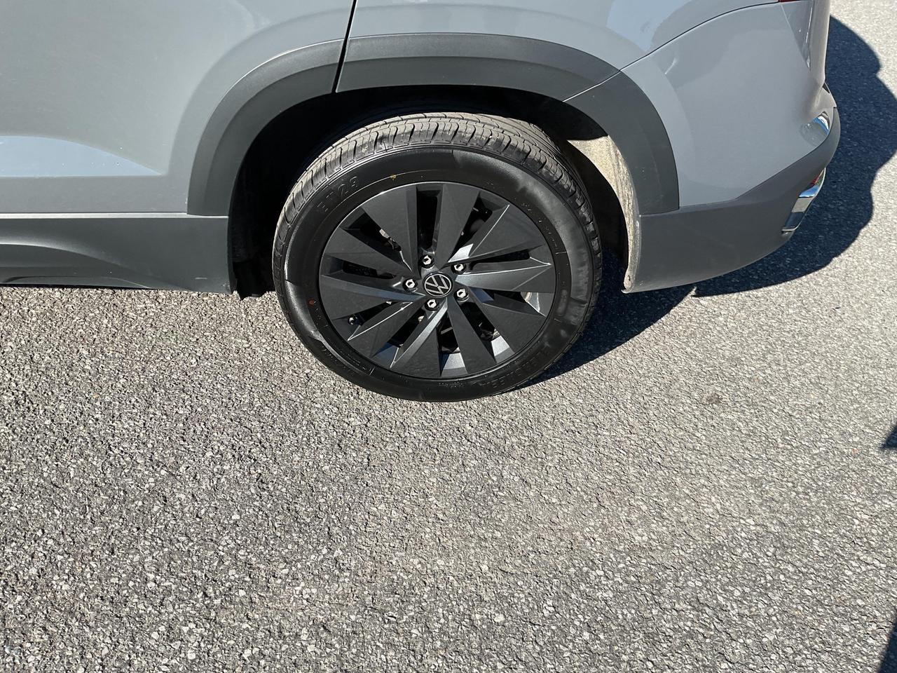 2024 Volkswagen Taos Comfortline 4dr Front-Wheel Drive Photo